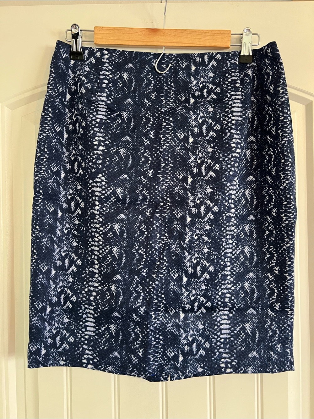 Tahari Navy and White Snake-Print Pencil Skirt
